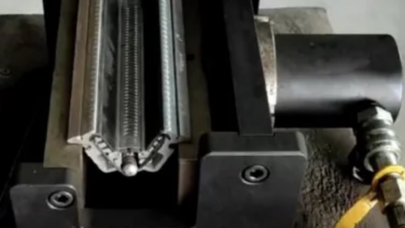 hydraulic belt fastener machine