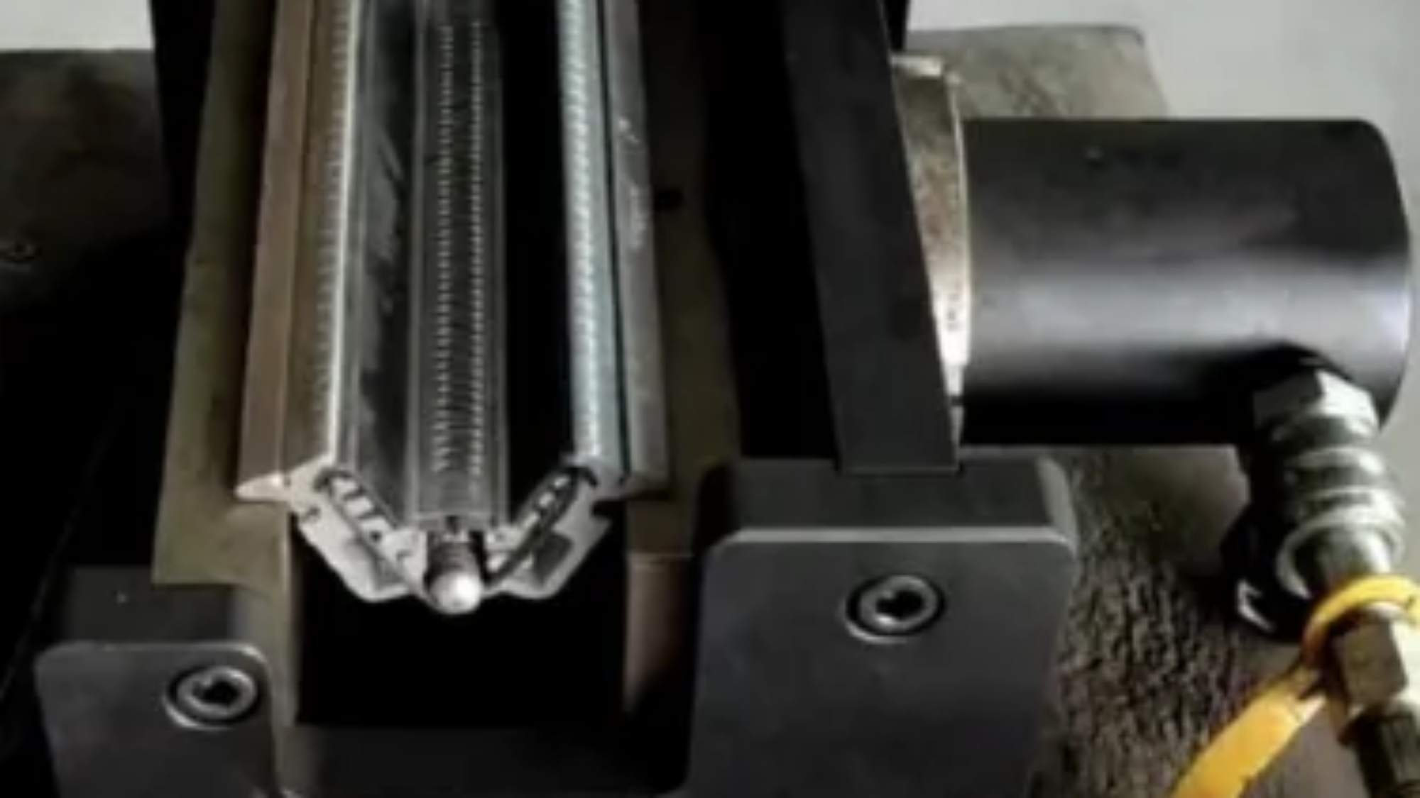 hydraulic belt fastener machine