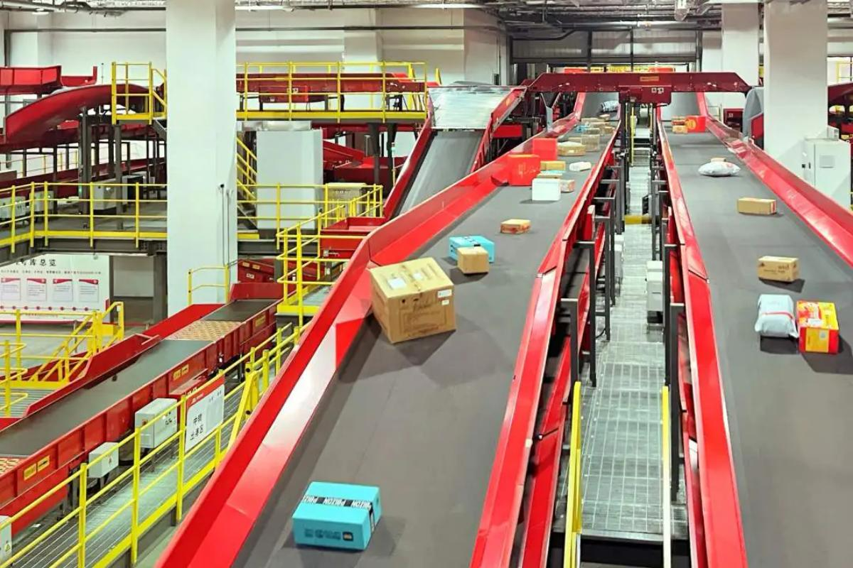 Belt fasteners in logistics industry
